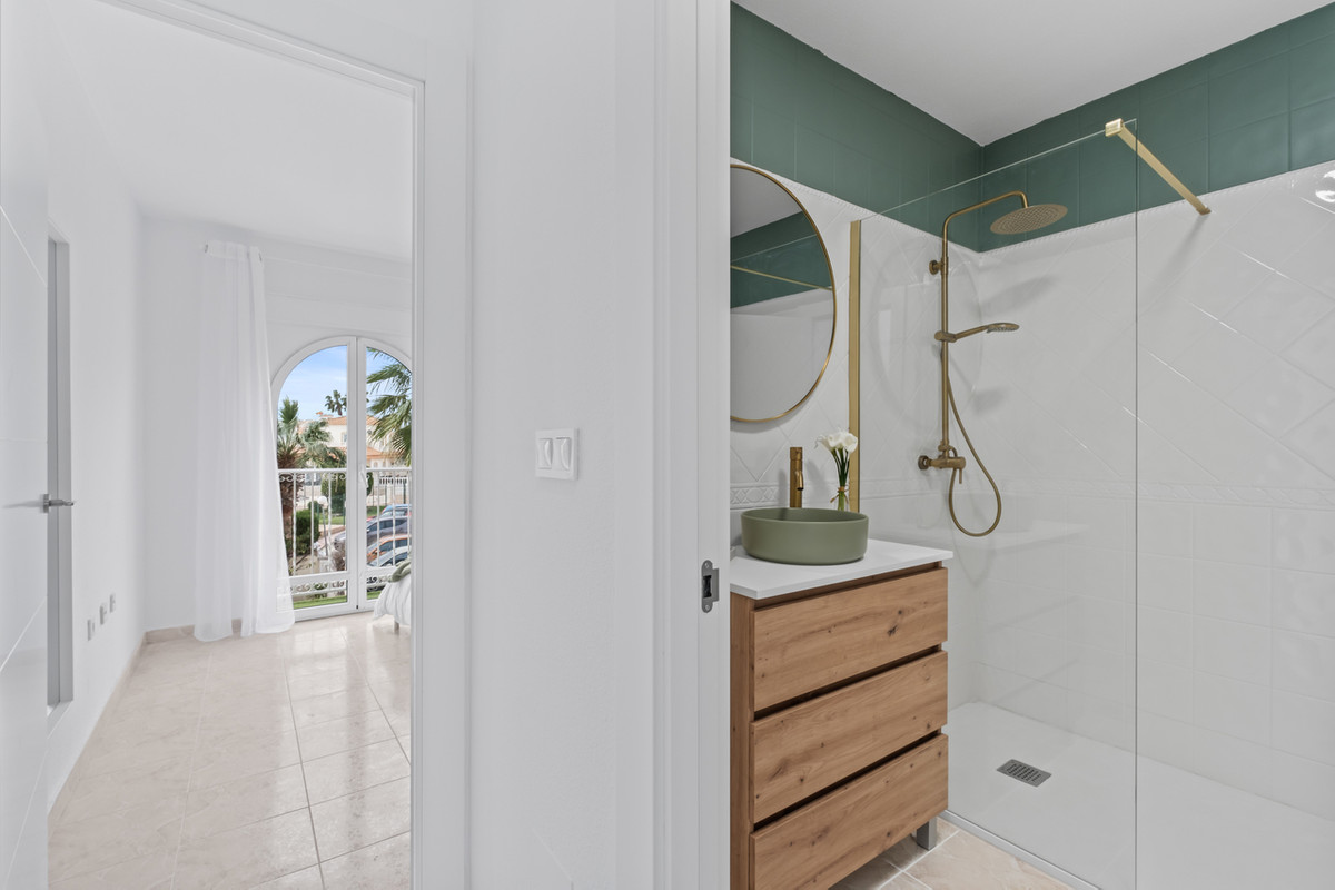 Huis te koop in Playa Flamenca | 2 slaapkamers H5338192