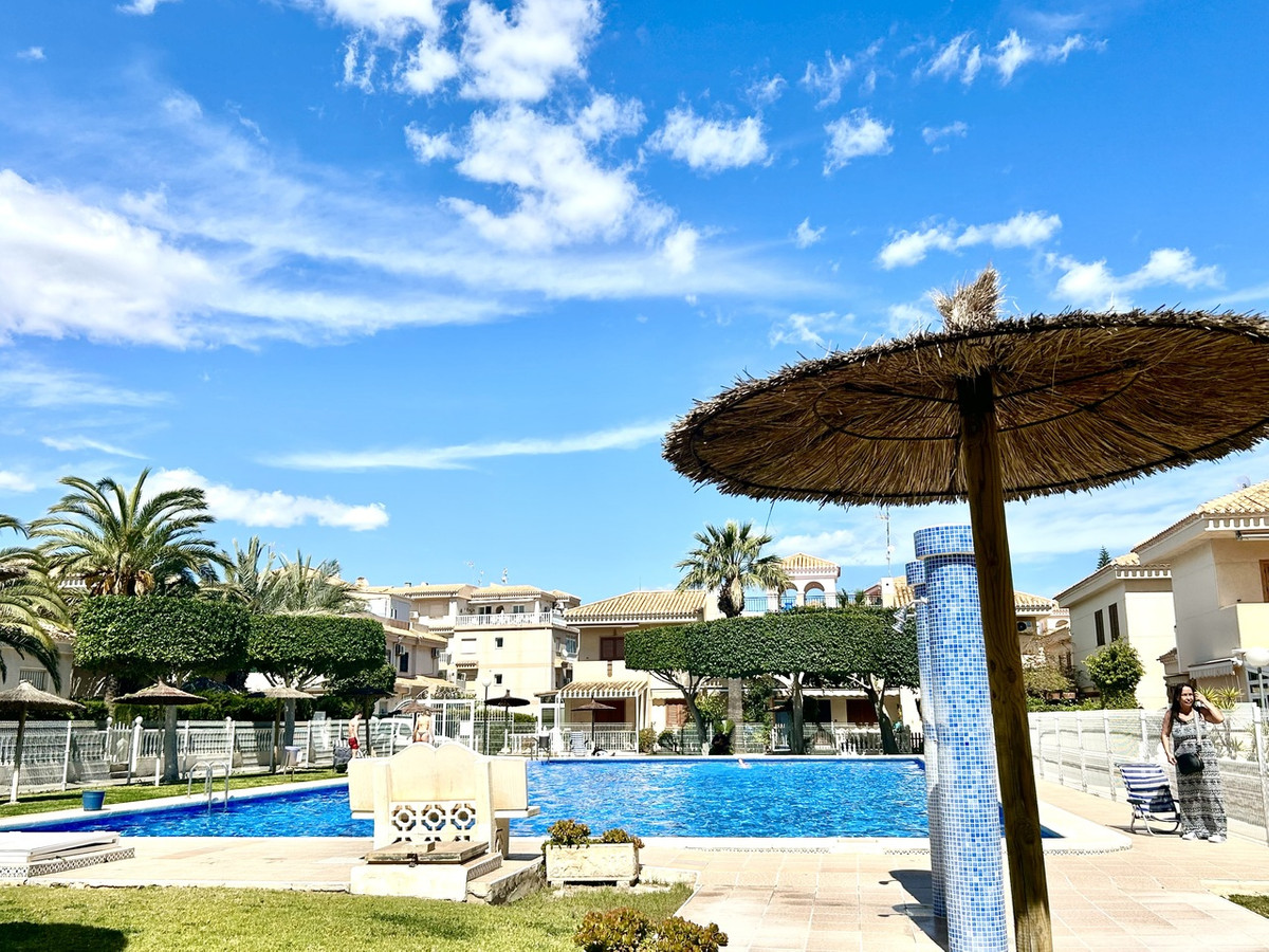 Huis te koop in Playa Flamenca | 2 slaapkamers H5348965