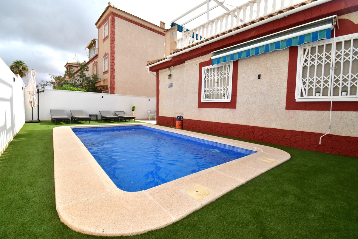 Huis te koop in Playa Flamenca | 2 slaapkamers H5463265