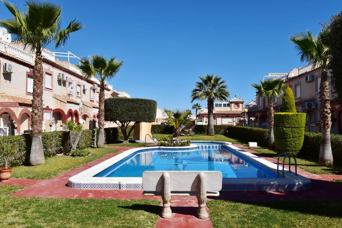 Huis te koop in Playa Flamenca | 2 slaapkamers H5463265