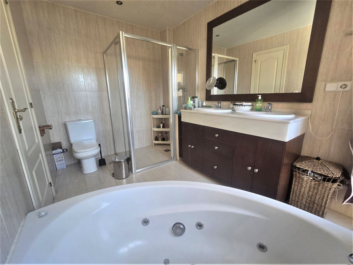Huis te koop in Playamar | 4 slaapkamers H5052358