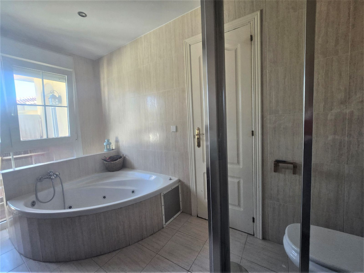 Huis te koop in Playamar | 4 slaapkamers H5052358