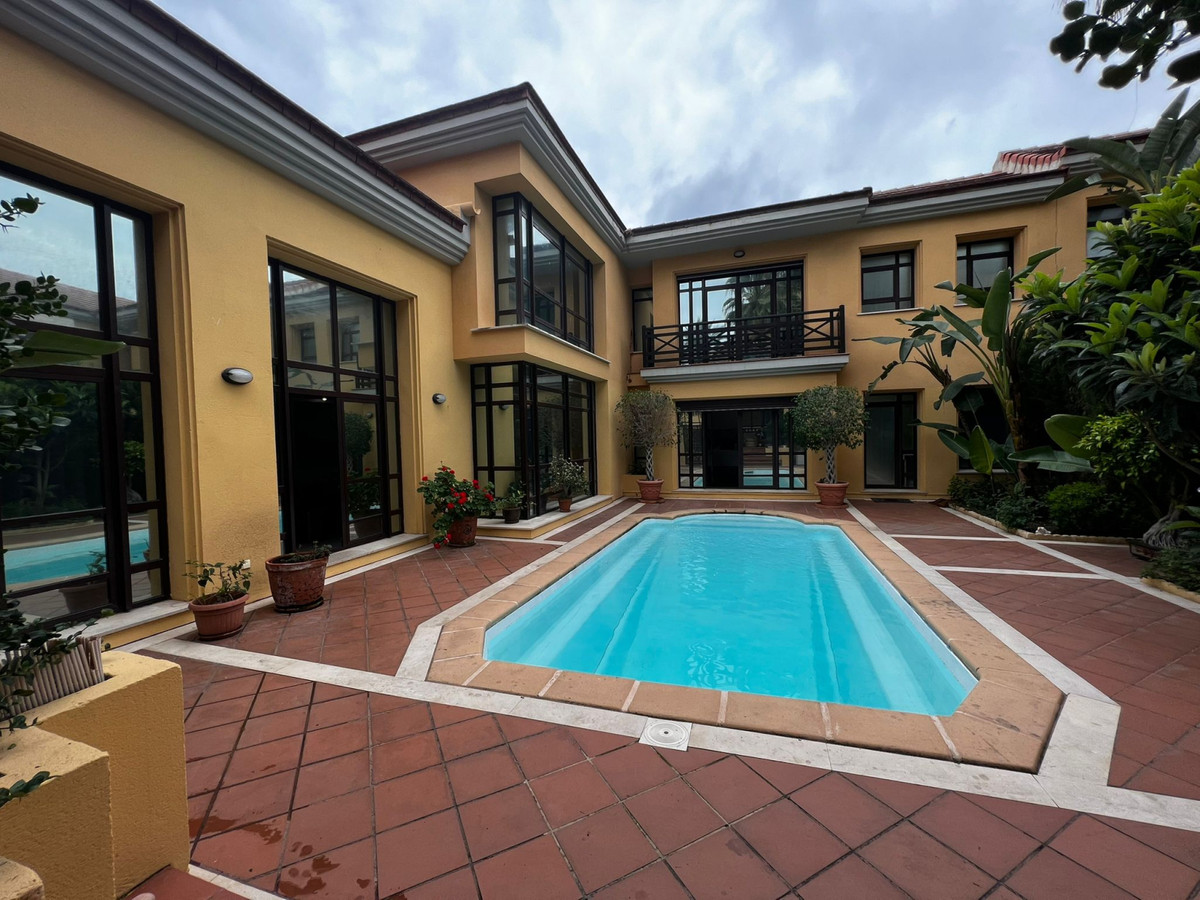 Semi-Vrijstaande Villa in Puerto Banús-1