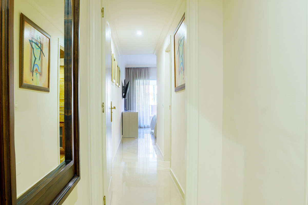 Appartement te koop in Puerto Banús | 2 slaapkamers H5329996