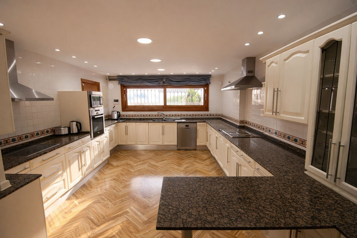 Huis te koop in Puerto Banús | 7 slaapkamers H5347981