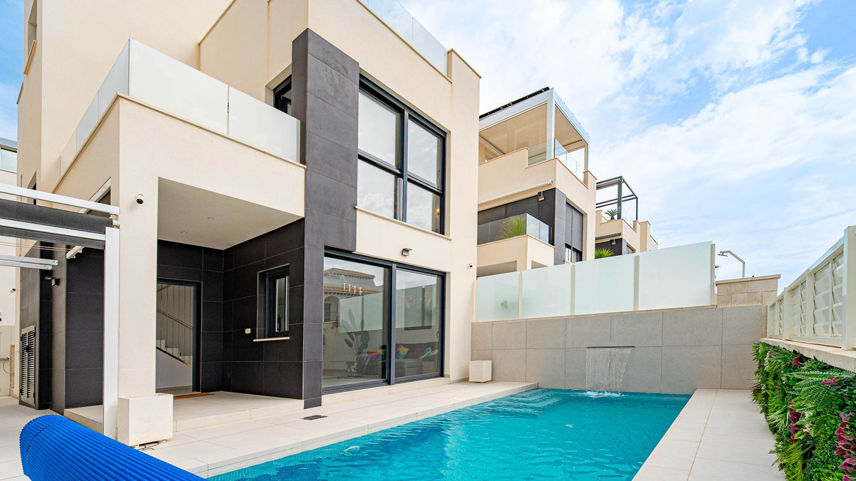 Huis te koop in Punta Prima | 4 slaapkamers H5378116