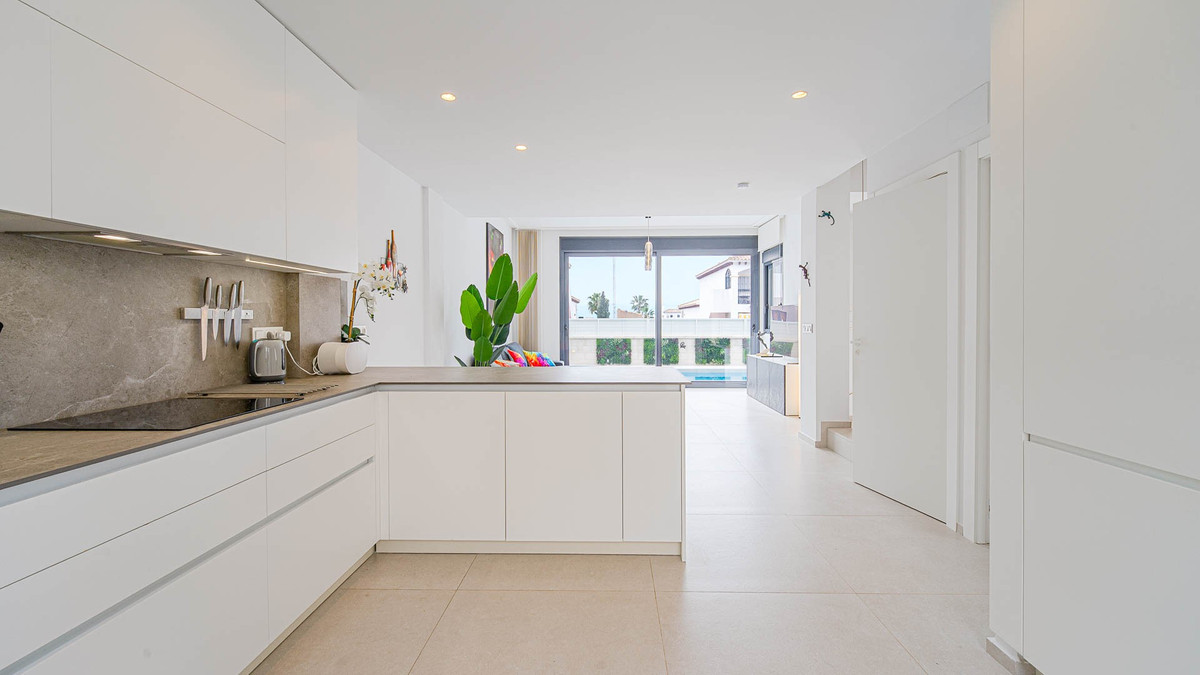 Huis te koop in Punta Prima | 4 slaapkamers H5378116