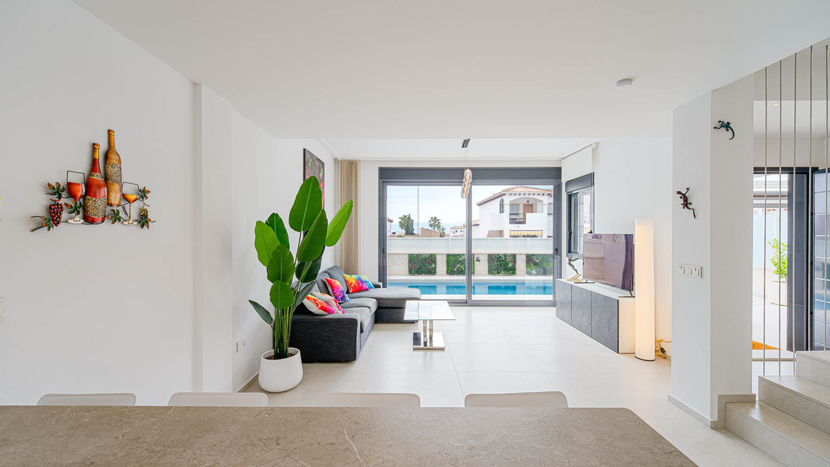Huis te koop in Punta Prima | 4 slaapkamers H5378116