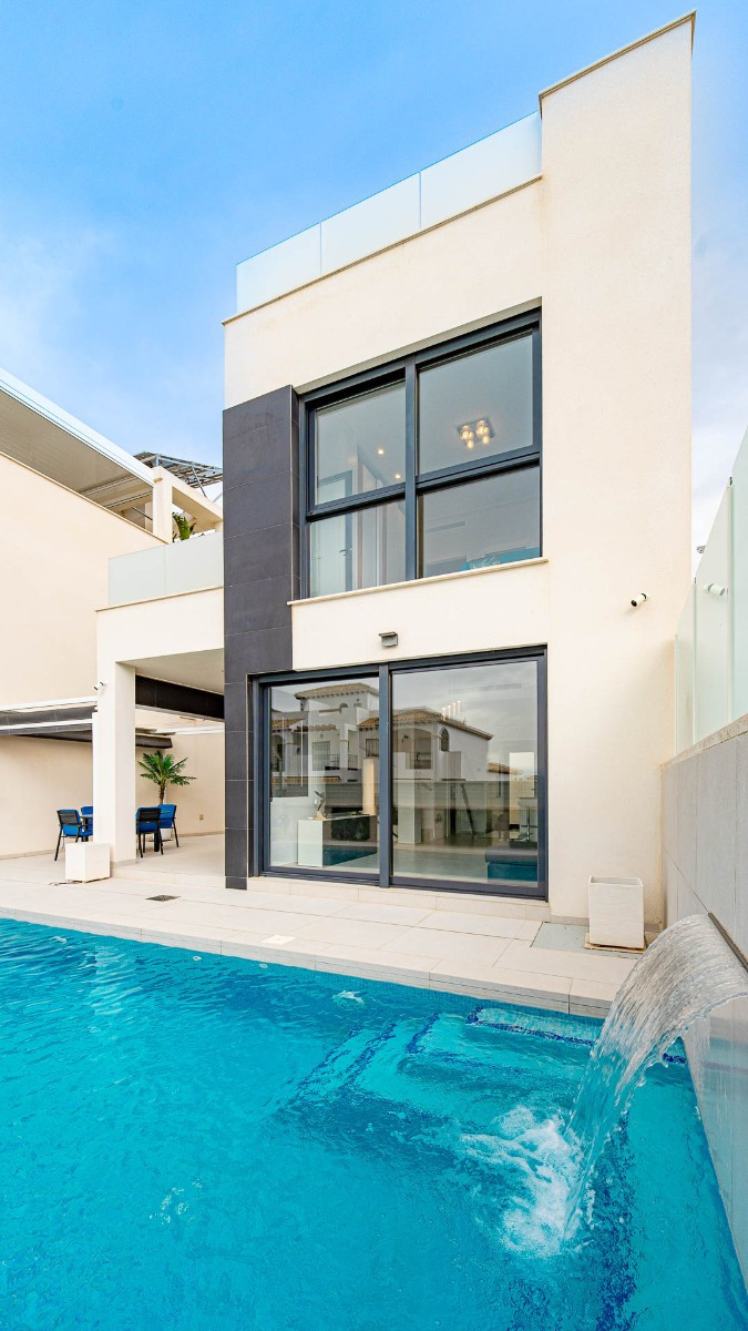 Huis te koop in Punta Prima | 4 slaapkamers H5378116