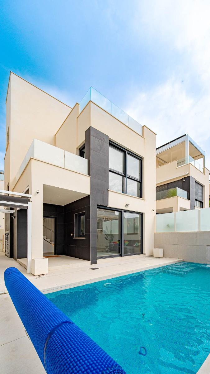 Huis te koop in Punta Prima | 4 slaapkamers H5378116
