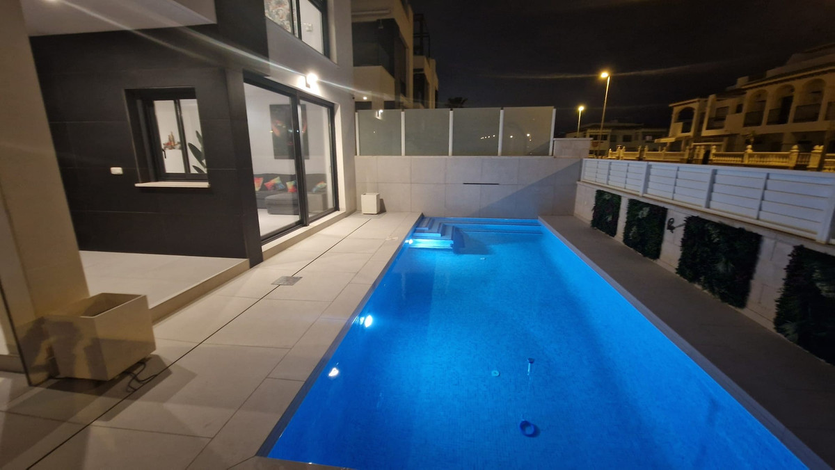 Huis te koop in Punta Prima | 4 slaapkamers H5378116