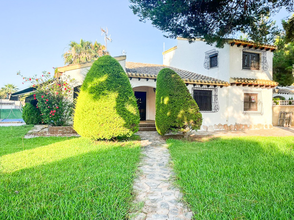 Huis te koop in Punta Prima | 4 slaapkamers H5425450