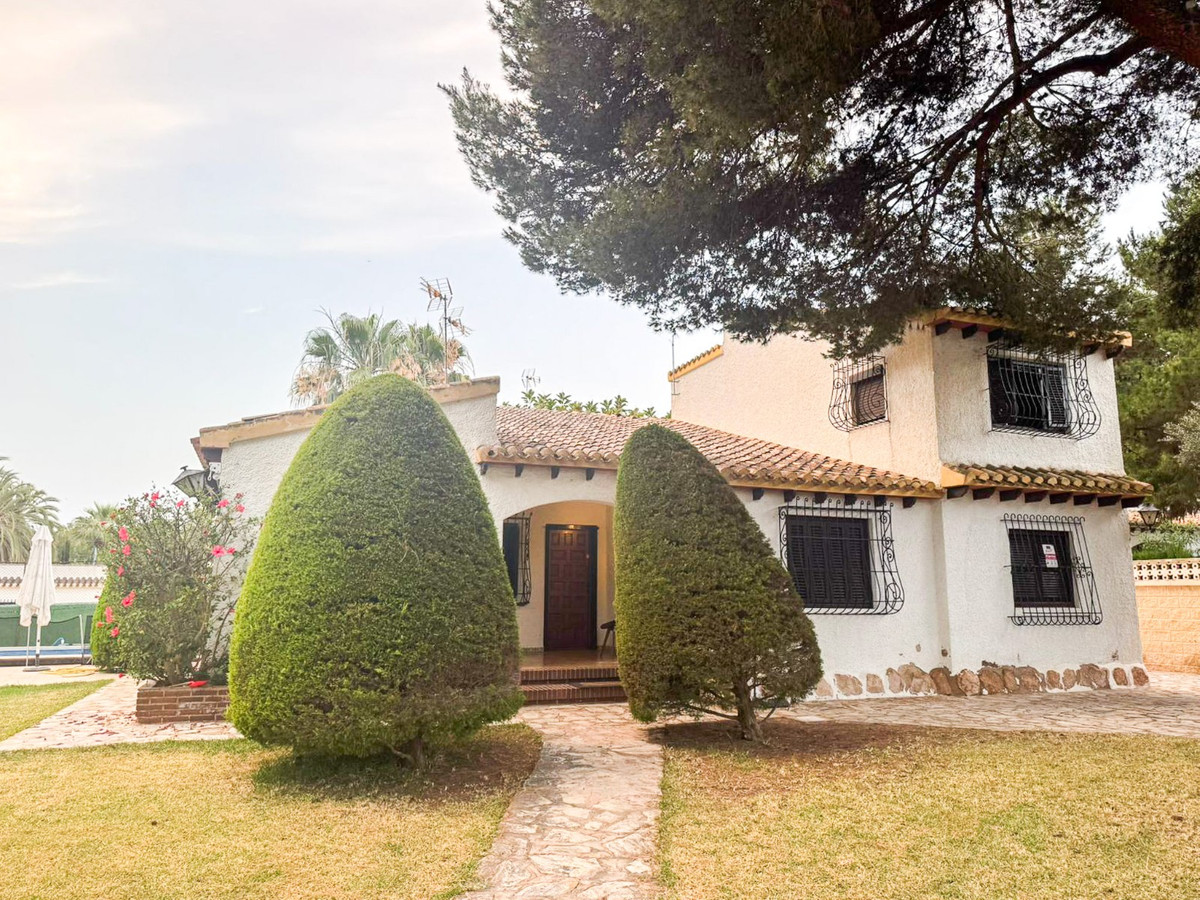 Huis te koop in Punta Prima | 4 slaapkamers H5425450