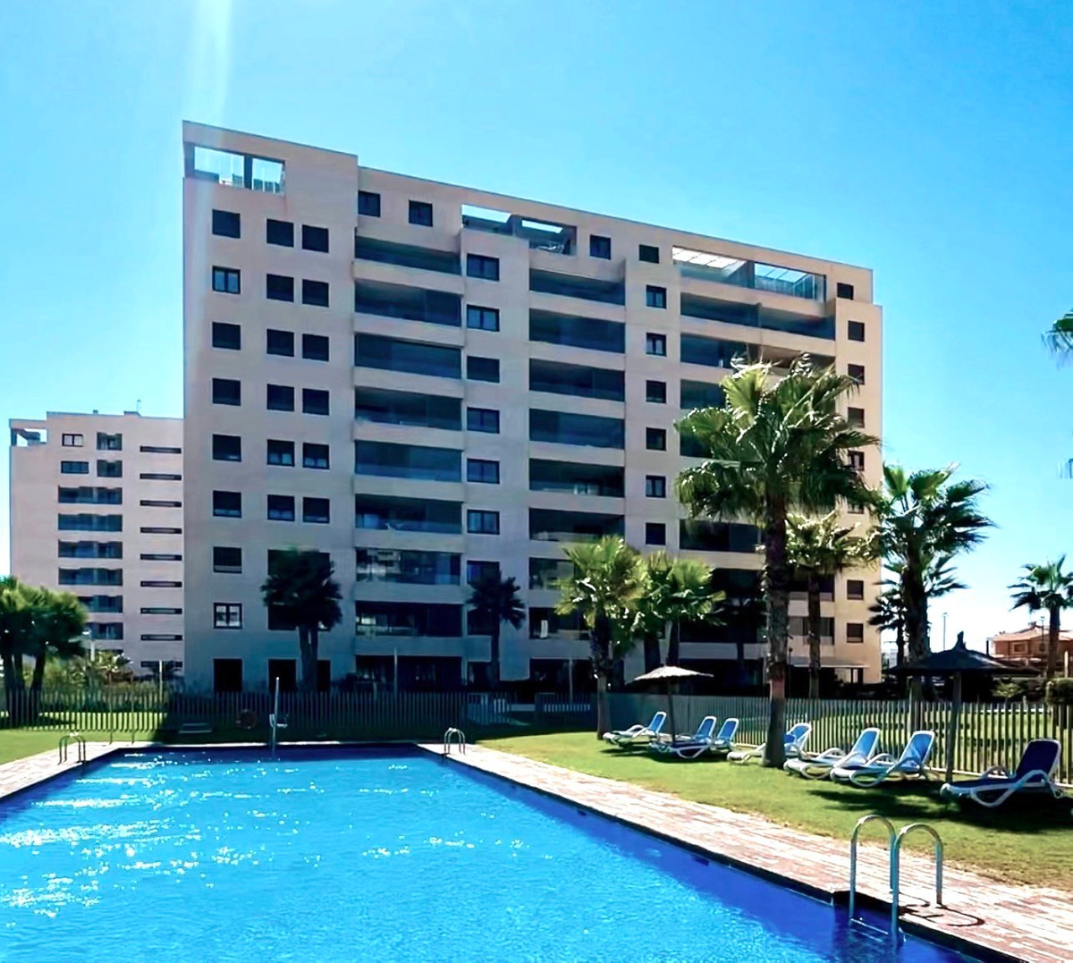 Appartement te koop in Punta Prima | 3 slaapkamers H5456371