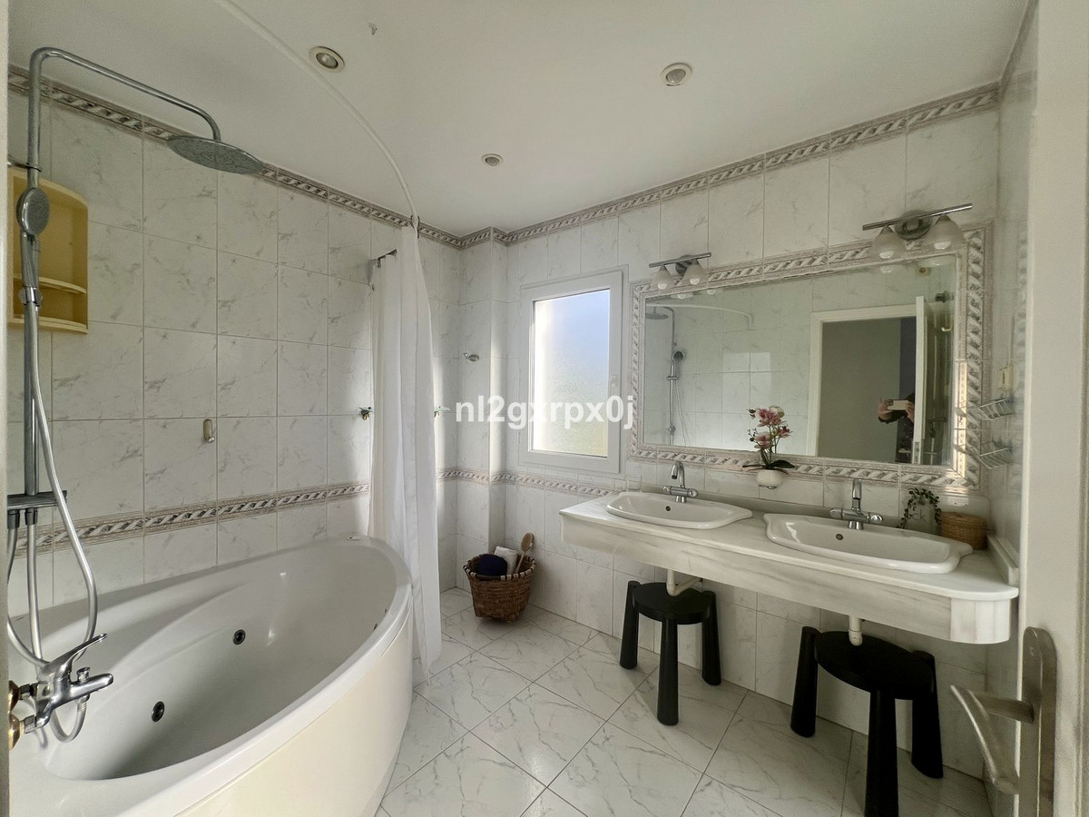 Huis te koop in Reserva de Marbella | 3 slaapkamers H5194060