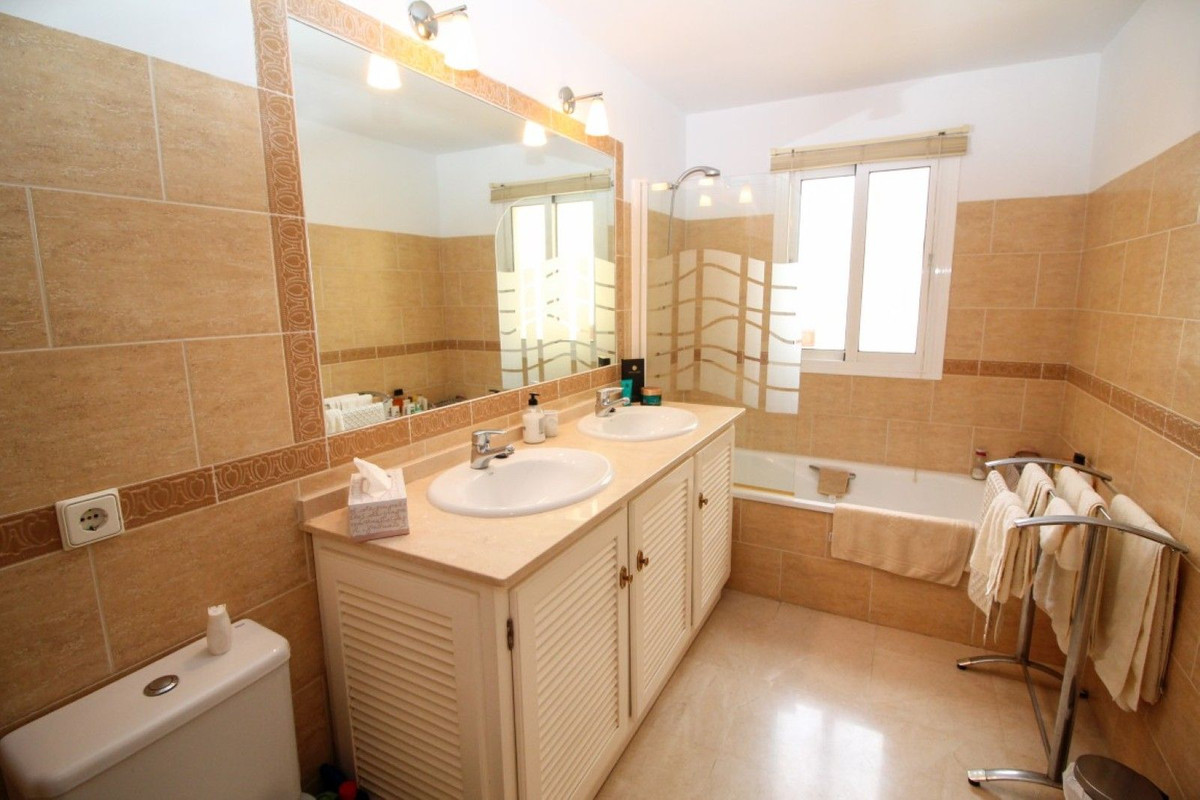 Semi-Vrijstaande Villa in Riviera del Sol-23