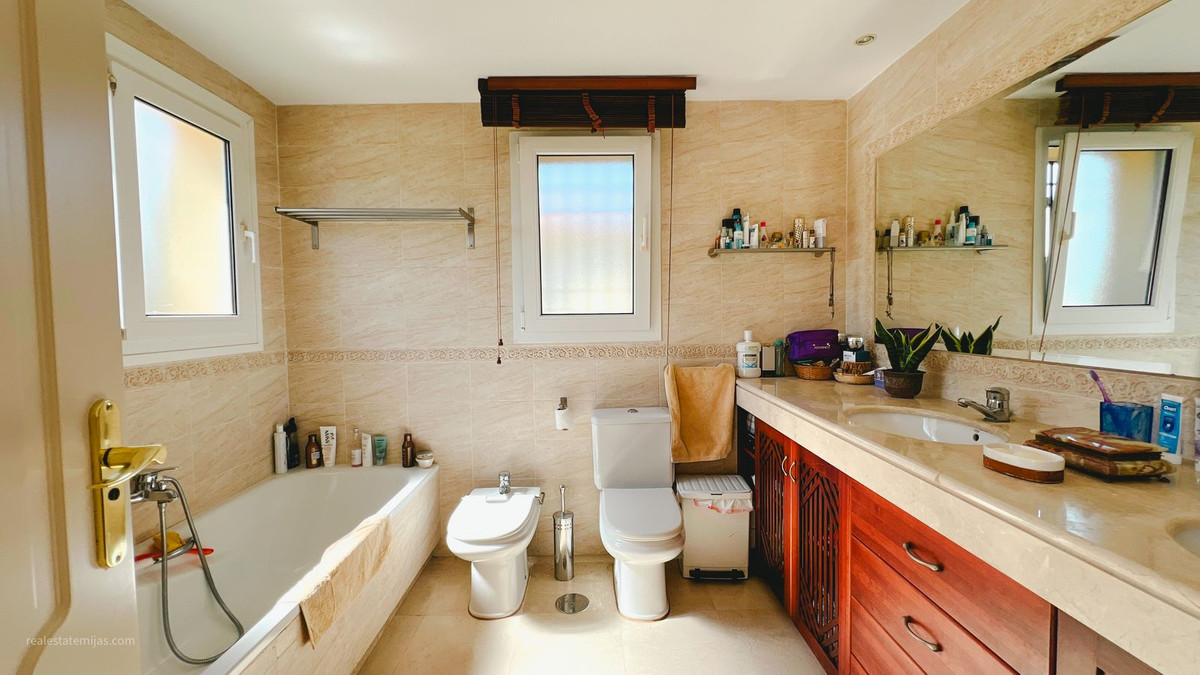 Huis te koop in Riviera del Sol | 4 slaapkamers H5351314