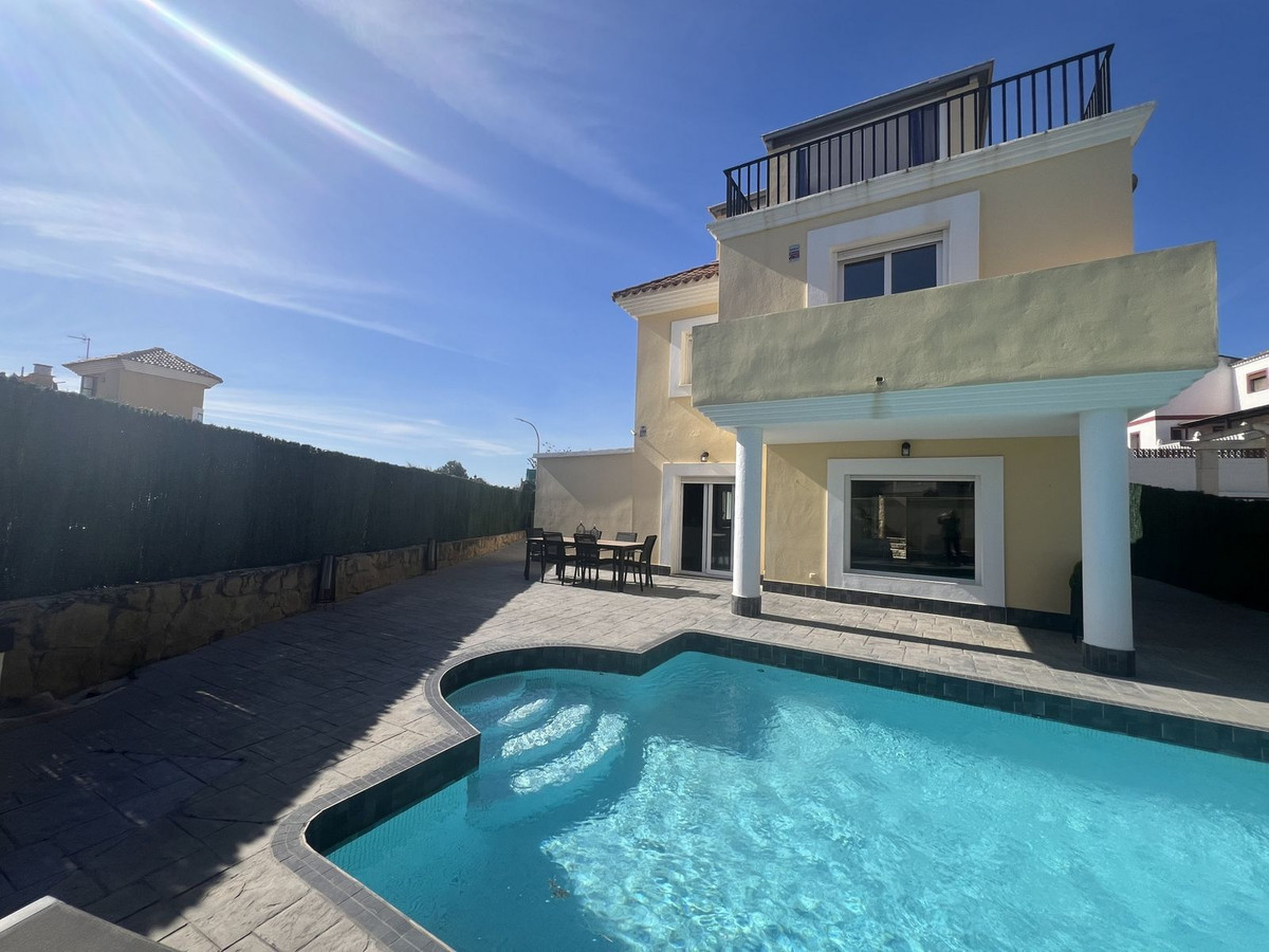 Vrijstaande Villa in San Luis de Sabinillas-1