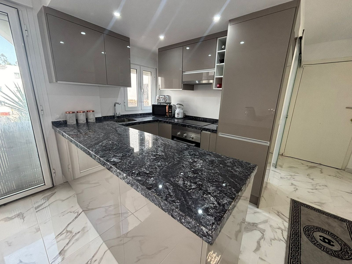 Appartement te koop in San Luis de Sabinillas | 1 slaapkamers H5130952