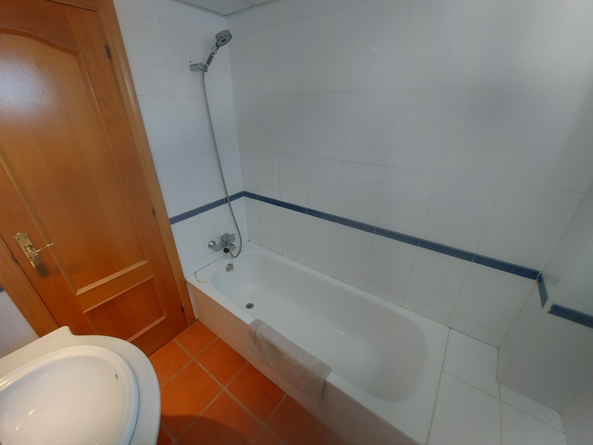 Huis te koop in San Luis de Sabinillas | 3 slaapkamers H5306377