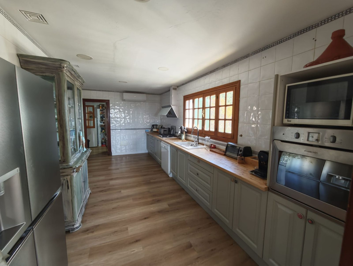 Huis te koop in San Luis de Sabinillas | 4 slaapkamers H5353336