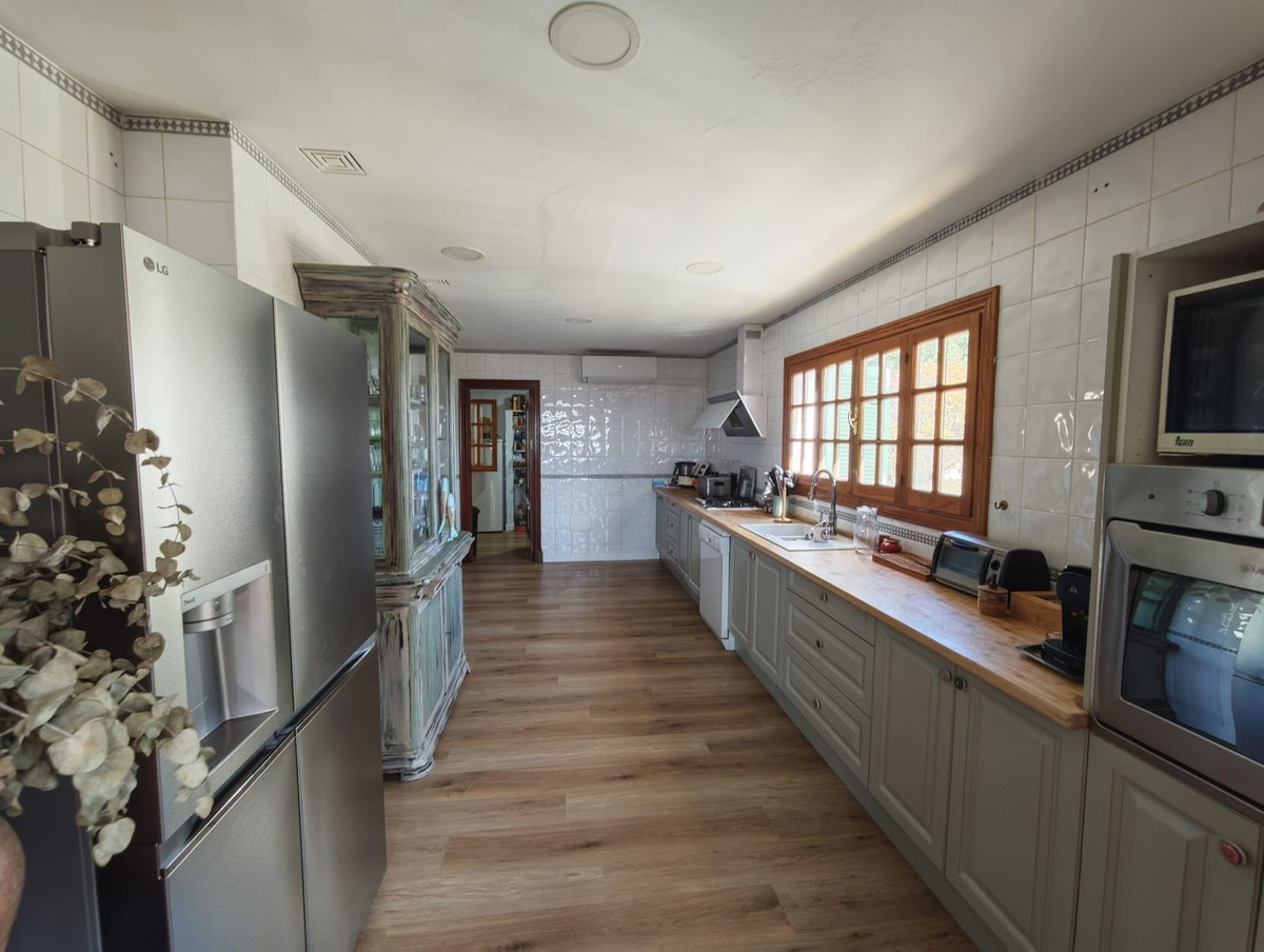 Huis te koop in San Luis de Sabinillas | 4 slaapkamers H5353336