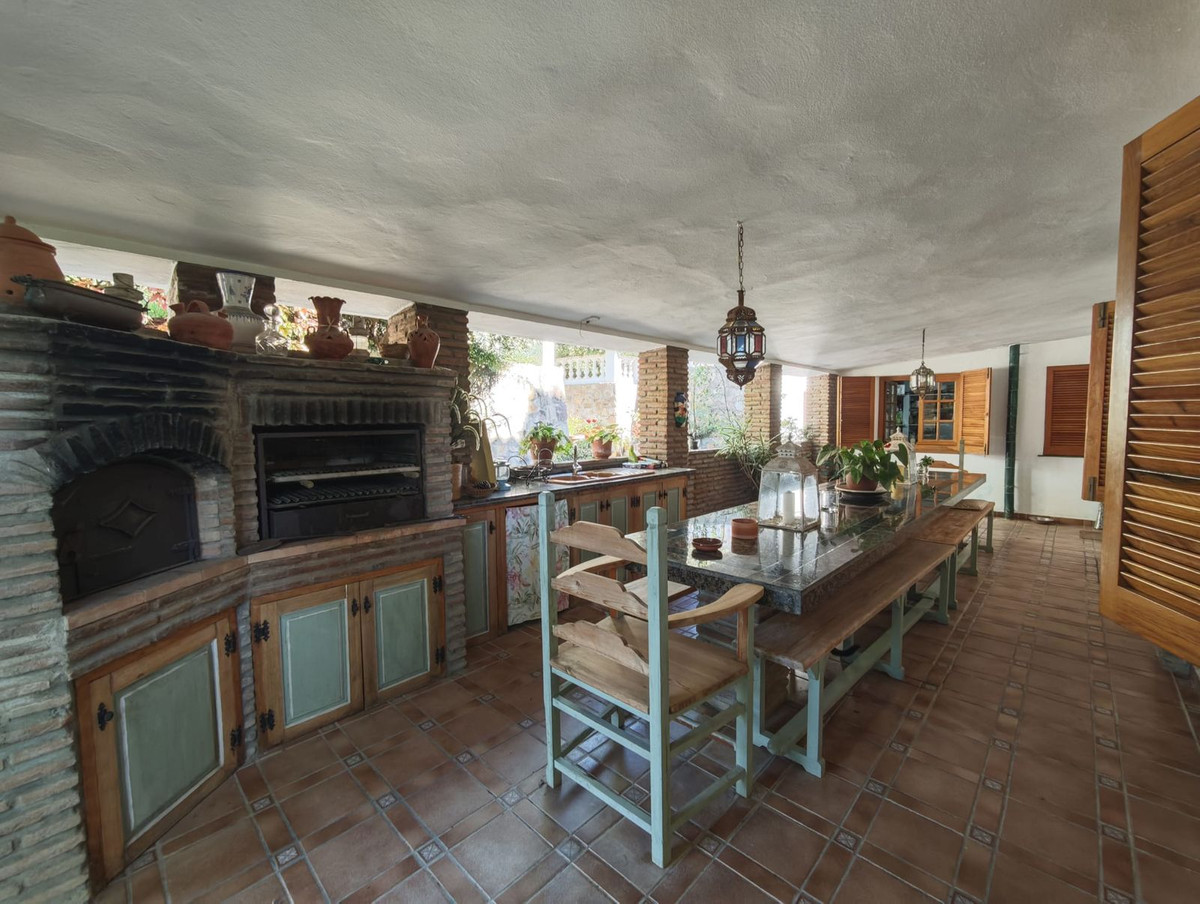 Huis te koop in San Luis de Sabinillas | 4 slaapkamers H5353336