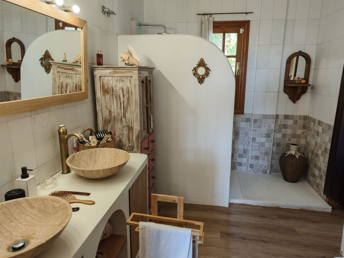 Huis te koop in San Luis de Sabinillas | 4 slaapkamers H5353336