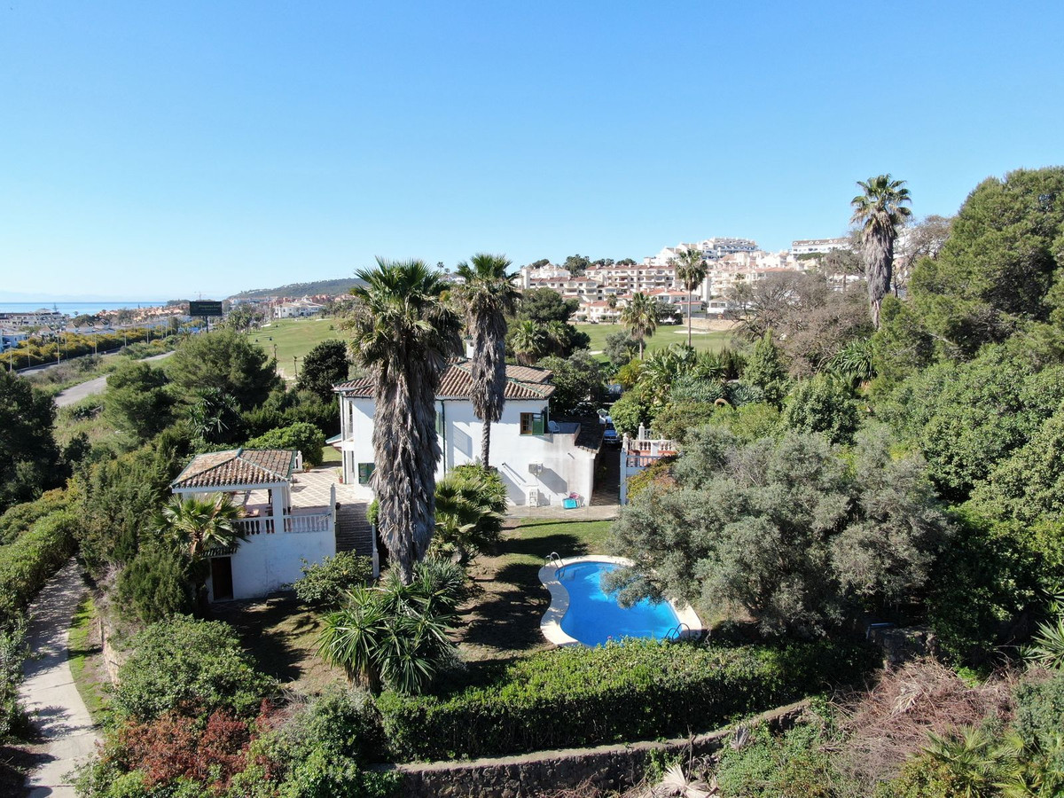 Huis te koop in San Luis de Sabinillas | 4 slaapkamers H5353336