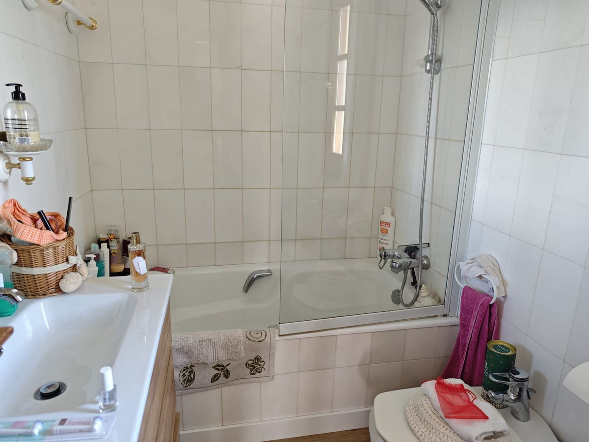 Huis te koop in San Luis de Sabinillas | 4 slaapkamers H5353336