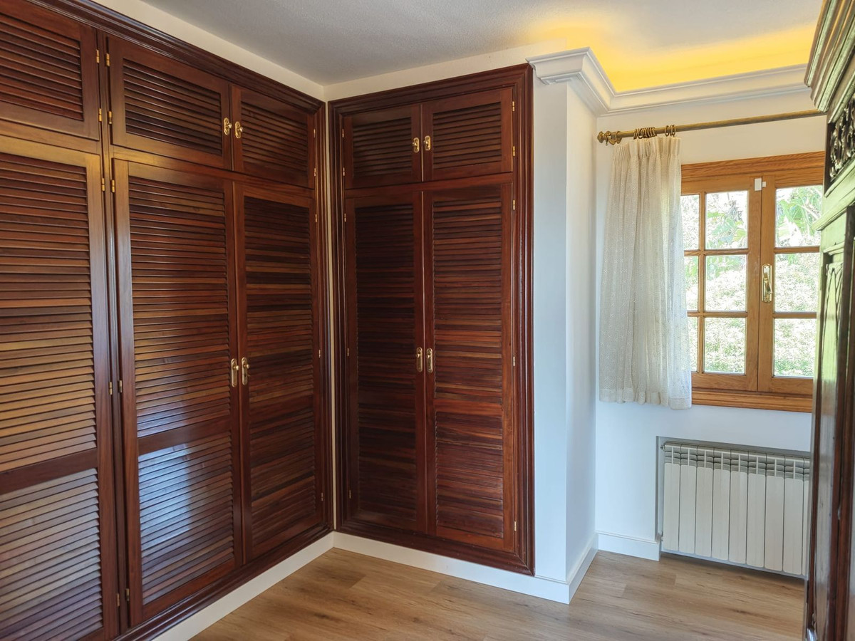 Huis te koop in San Luis de Sabinillas | 4 slaapkamers H5353336