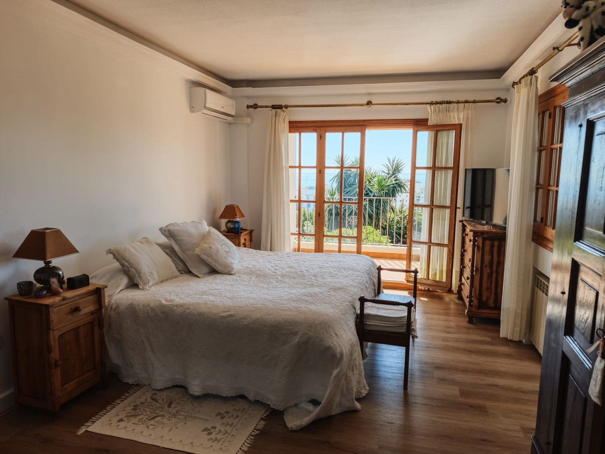 Huis te koop in San Luis de Sabinillas | 4 slaapkamers H5353336