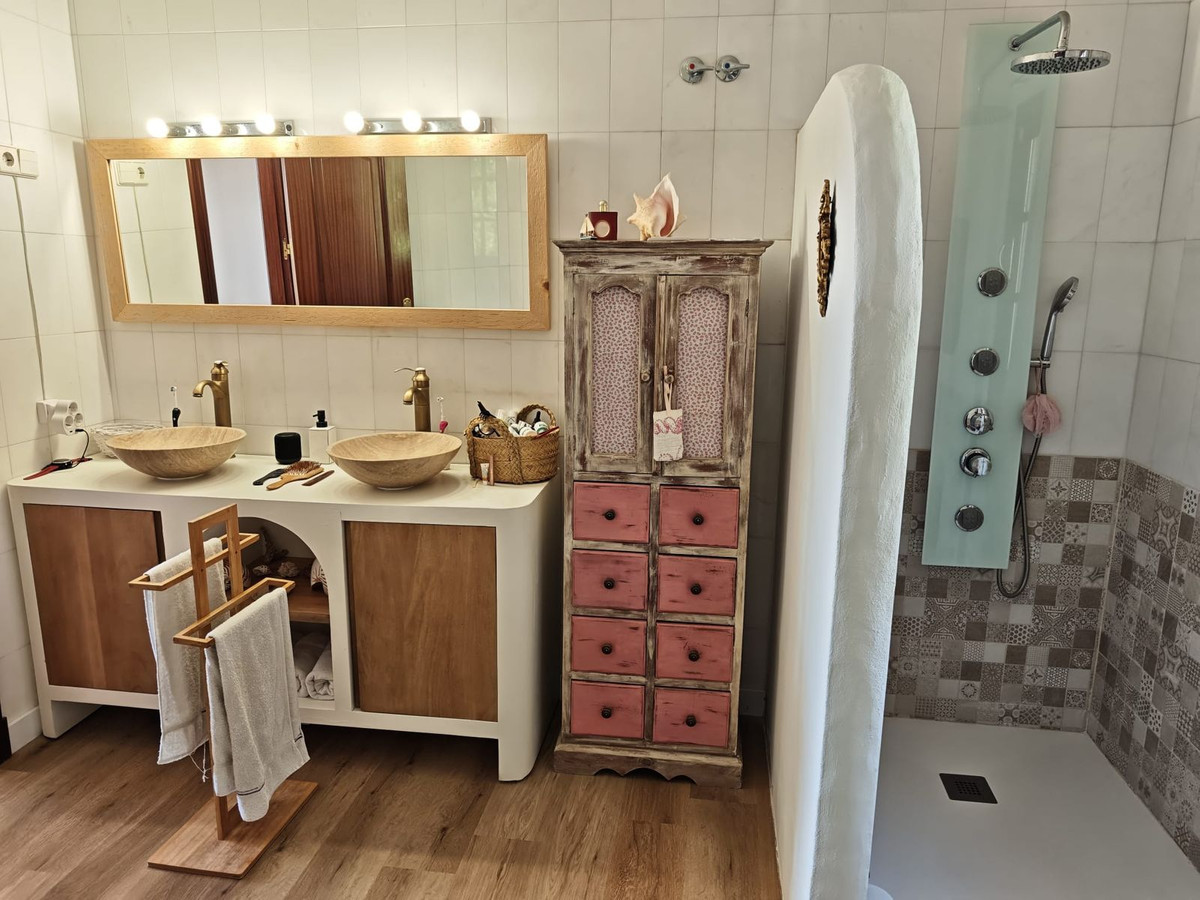 Huis te koop in San Luis de Sabinillas | 4 slaapkamers H5353336