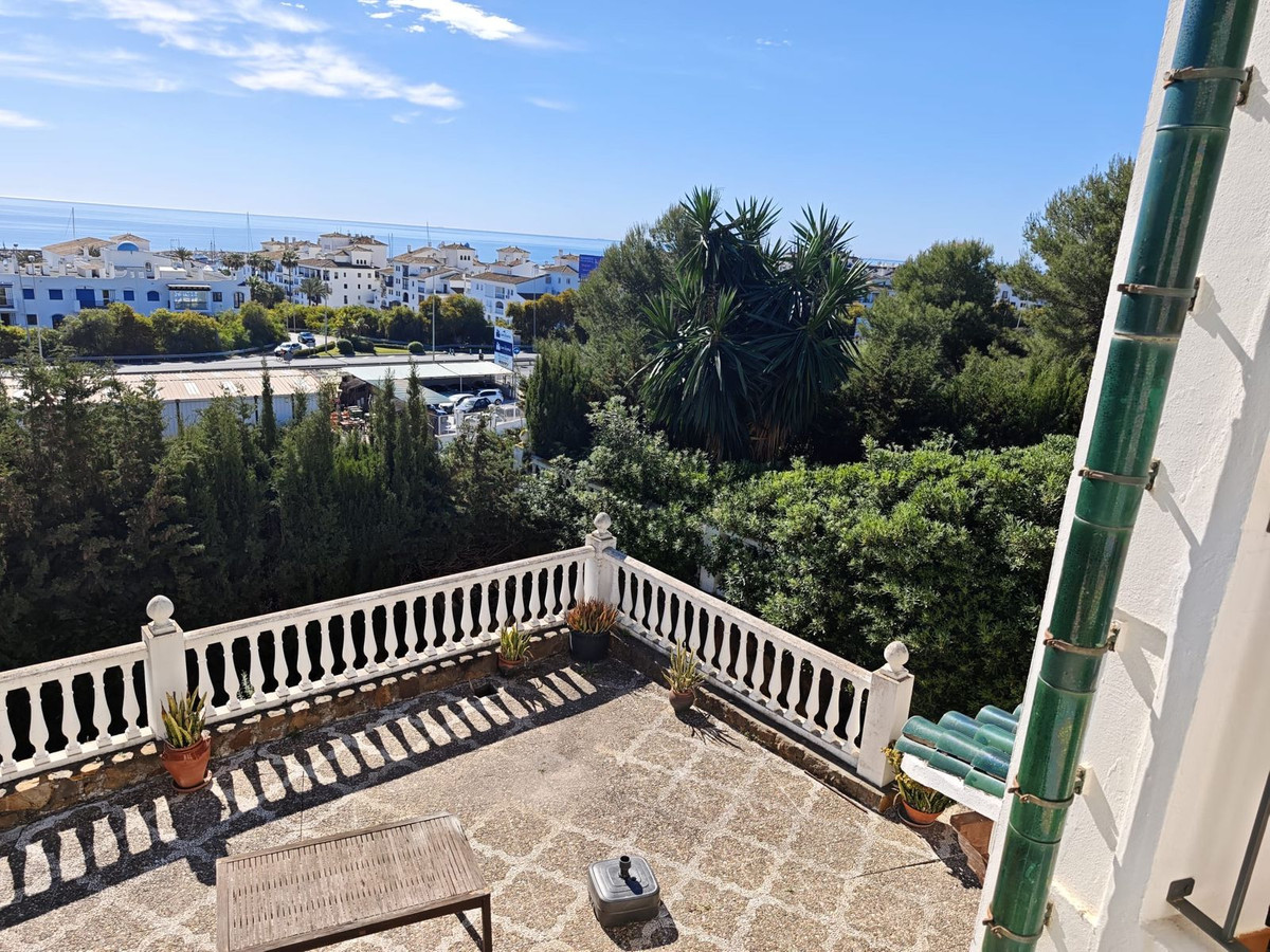 Huis te koop in San Luis de Sabinillas | 4 slaapkamers H5353336