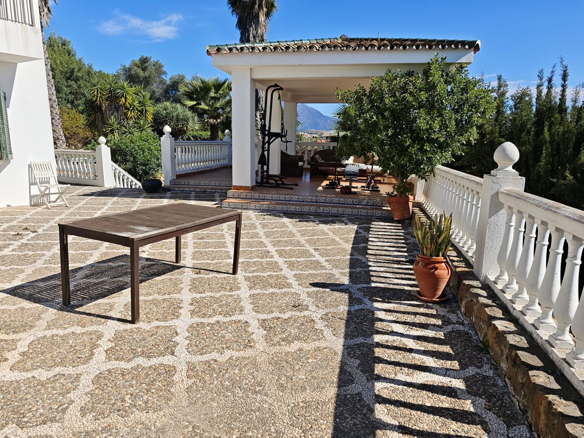 Huis te koop in San Luis de Sabinillas | 4 slaapkamers H5353336