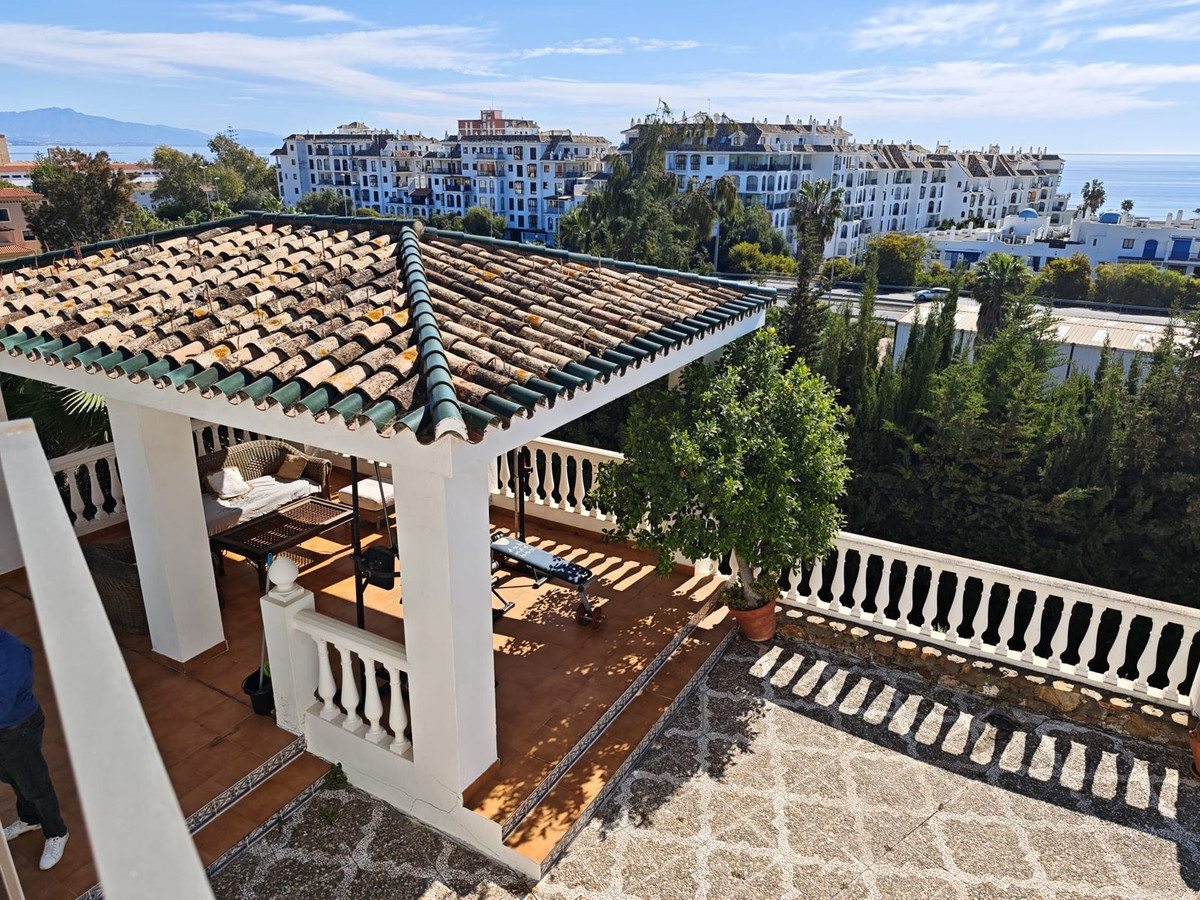 Huis te koop in San Luis de Sabinillas | 4 slaapkamers H5353336