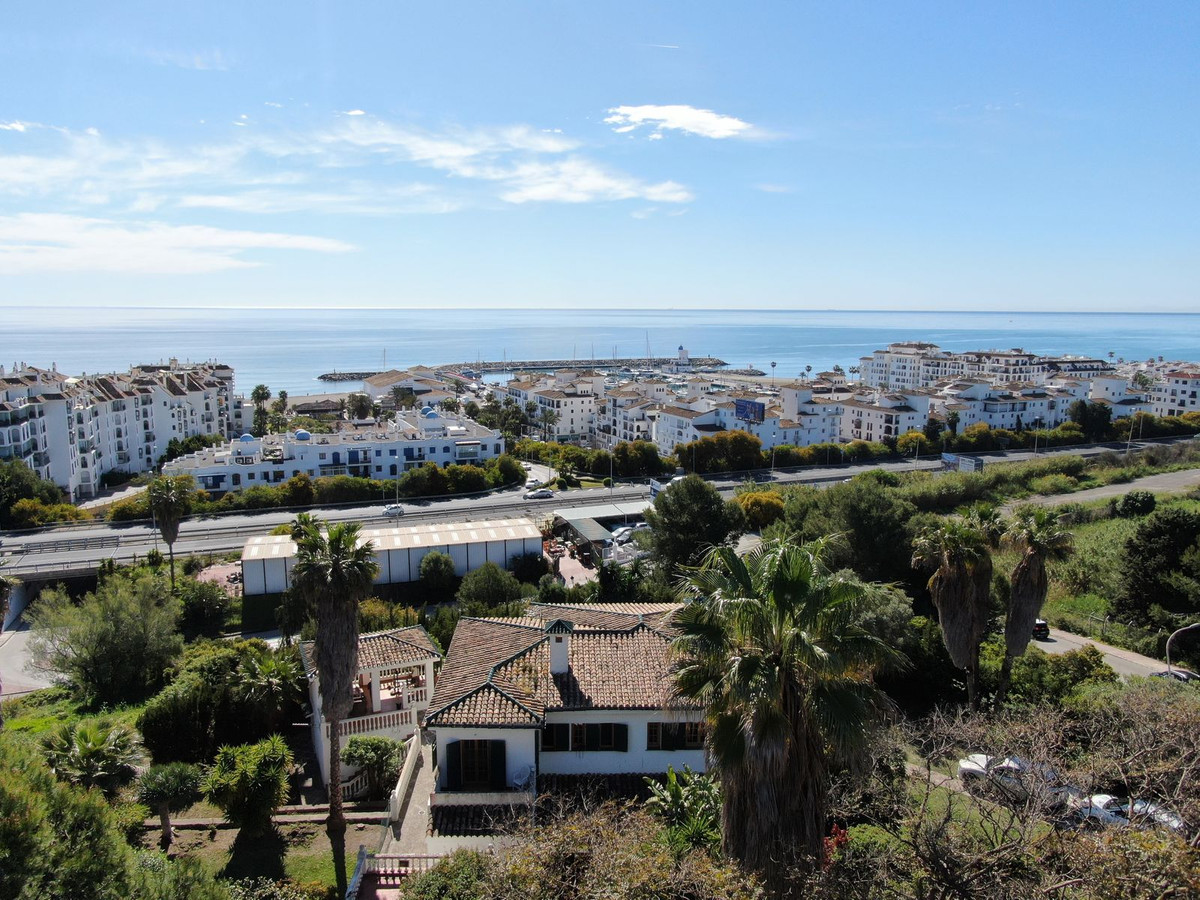 Huis te koop in San Luis de Sabinillas | 4 slaapkamers H5353336