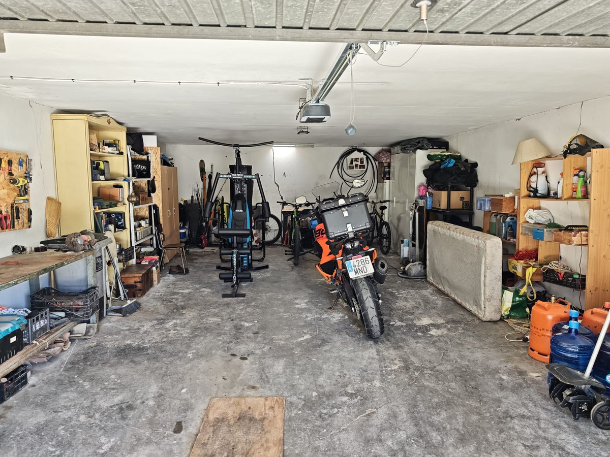 Huis te koop in San Luis de Sabinillas | 4 slaapkamers H5353336