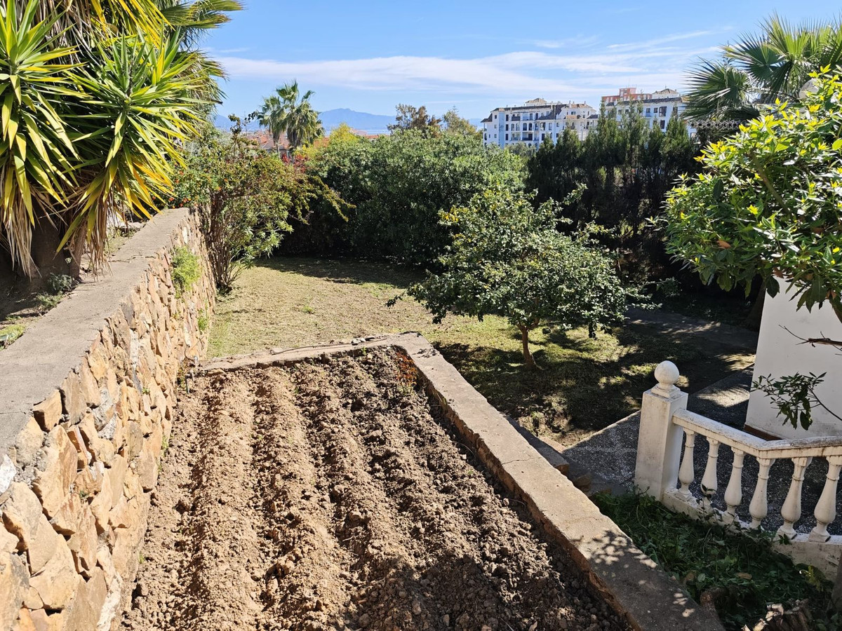 Huis te koop in San Luis de Sabinillas | 4 slaapkamers H5353336