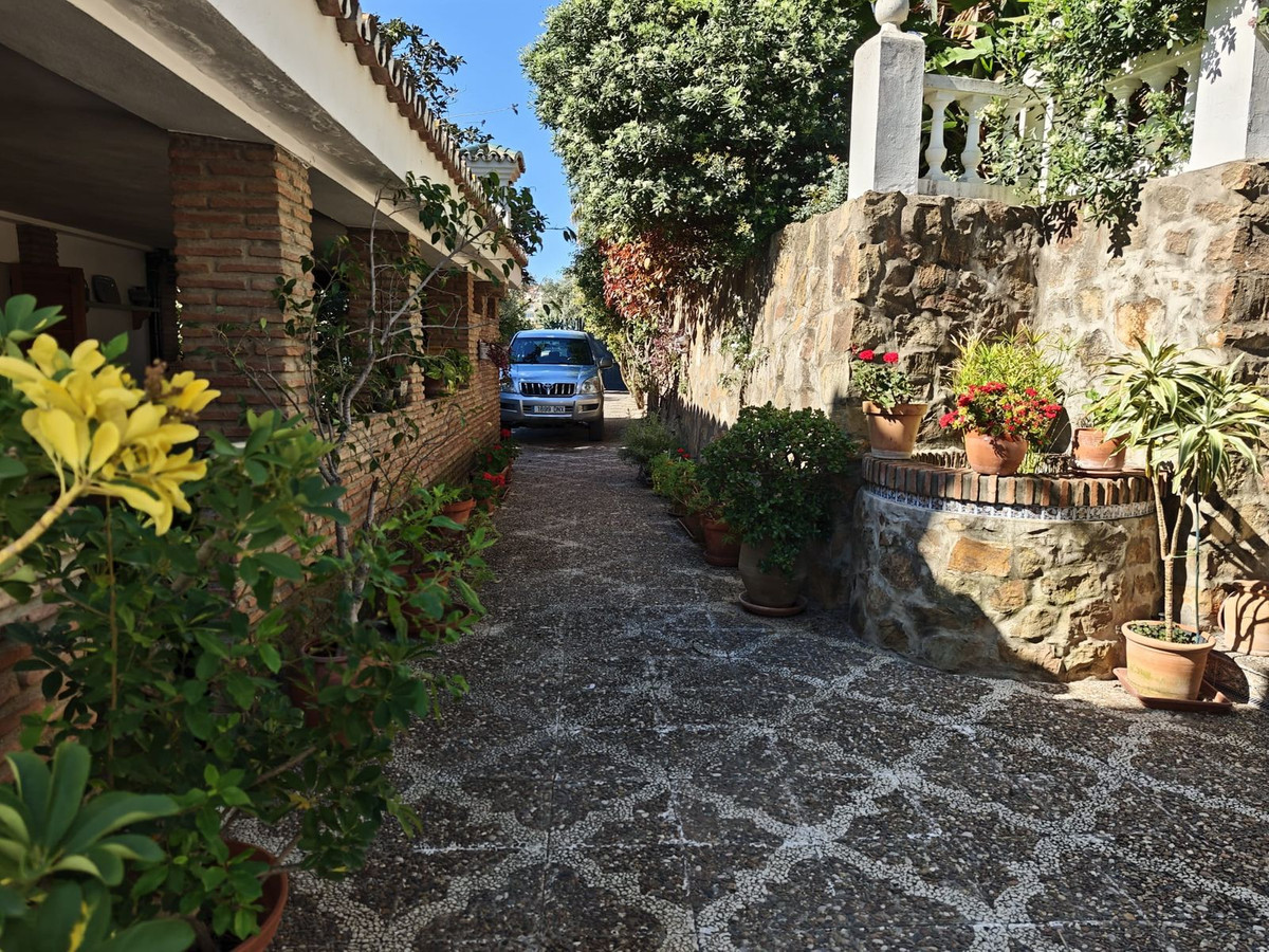 Huis te koop in San Luis de Sabinillas | 4 slaapkamers H5353336