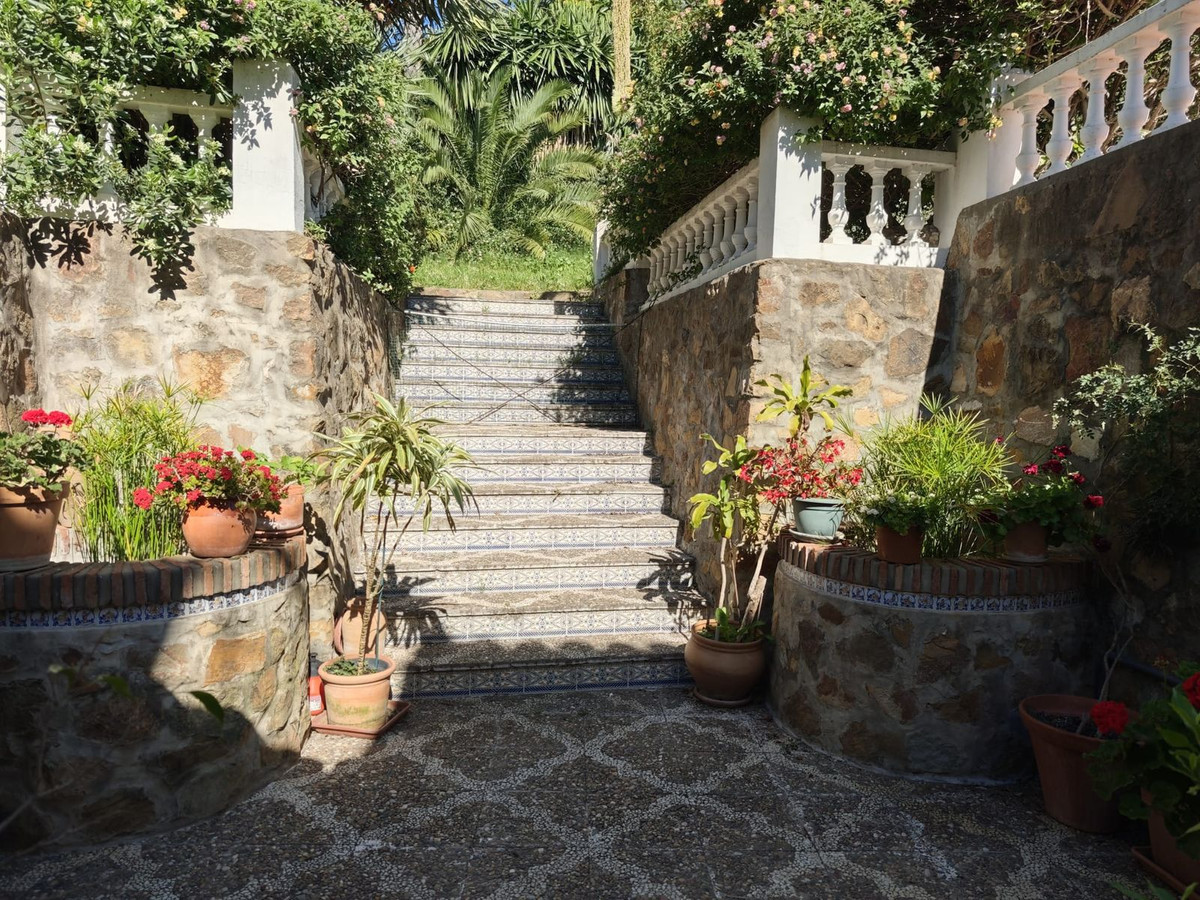 Huis te koop in San Luis de Sabinillas | 4 slaapkamers H5353336