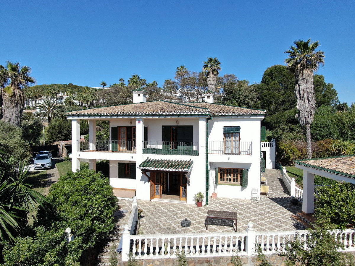 Huis te koop in San Luis de Sabinillas | 4 slaapkamers H5353336