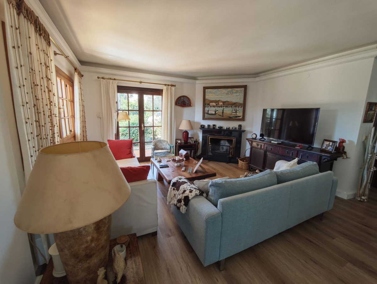 Huis te koop in San Luis de Sabinillas | 4 slaapkamers H5353336