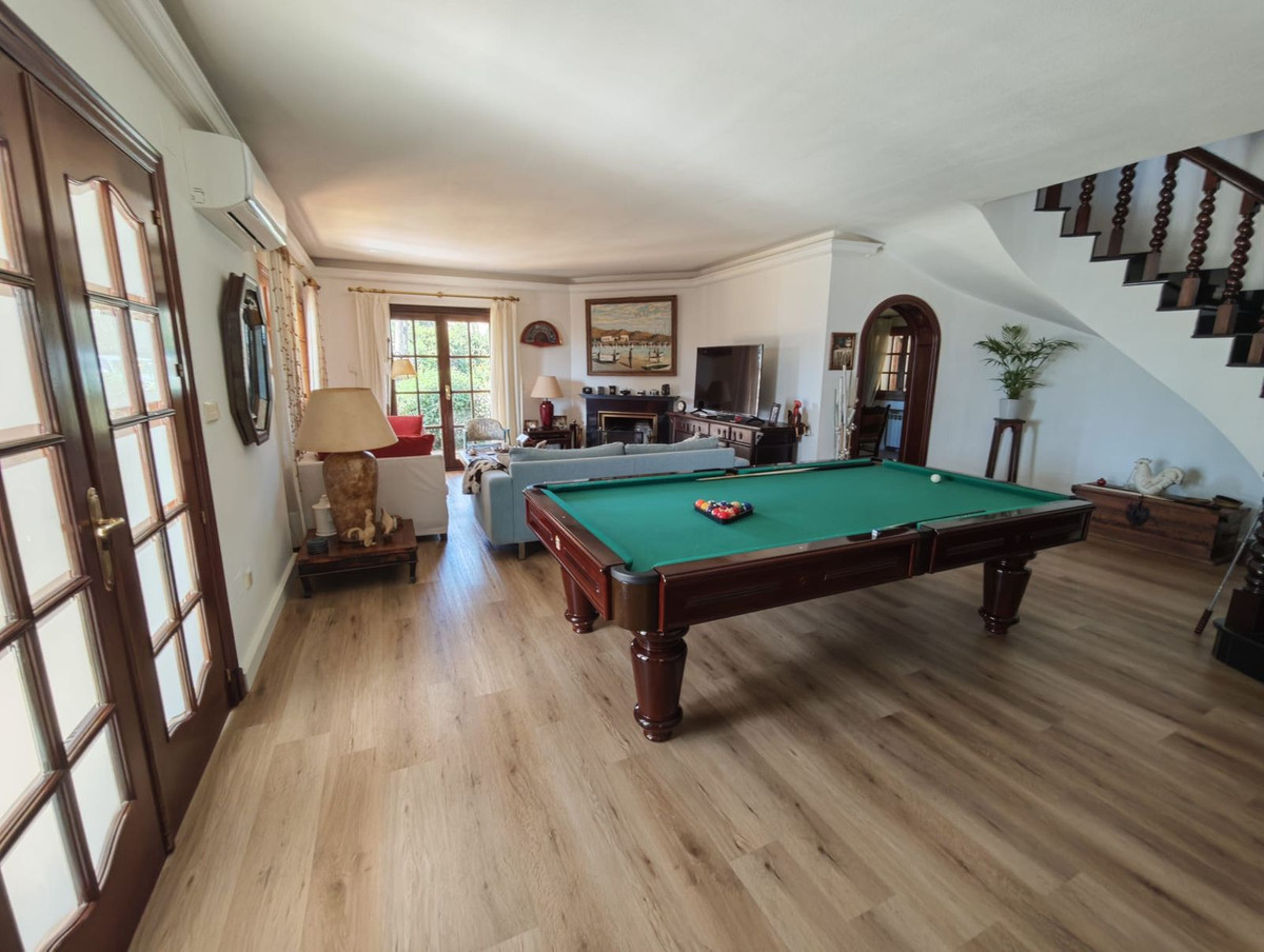 Huis te koop in San Luis de Sabinillas | 4 slaapkamers H5353336