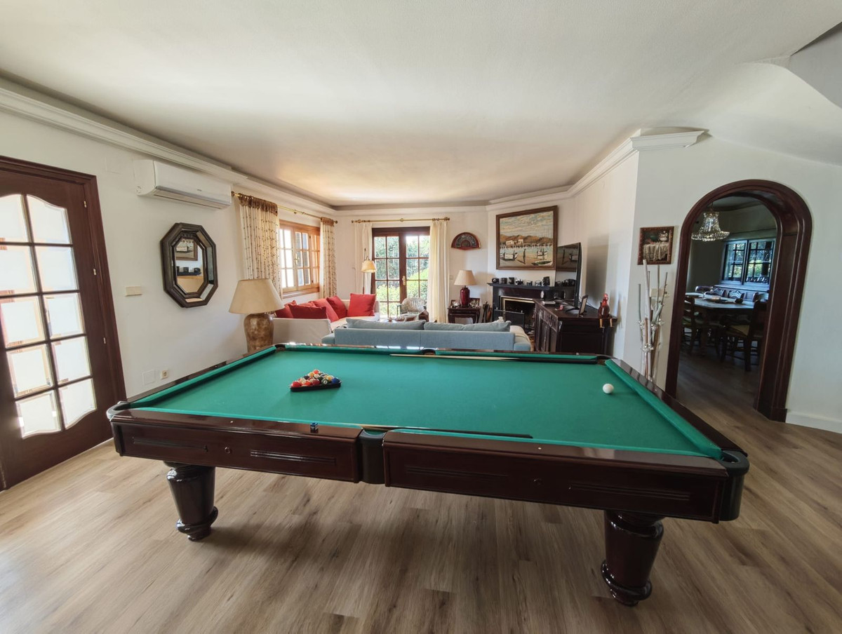 Huis te koop in San Luis de Sabinillas | 4 slaapkamers H5353336