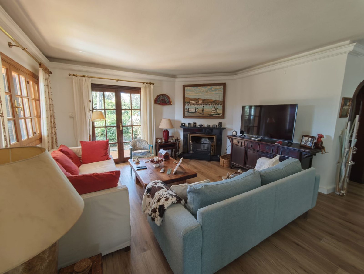 Huis te koop in San Luis de Sabinillas | 4 slaapkamers H5353336