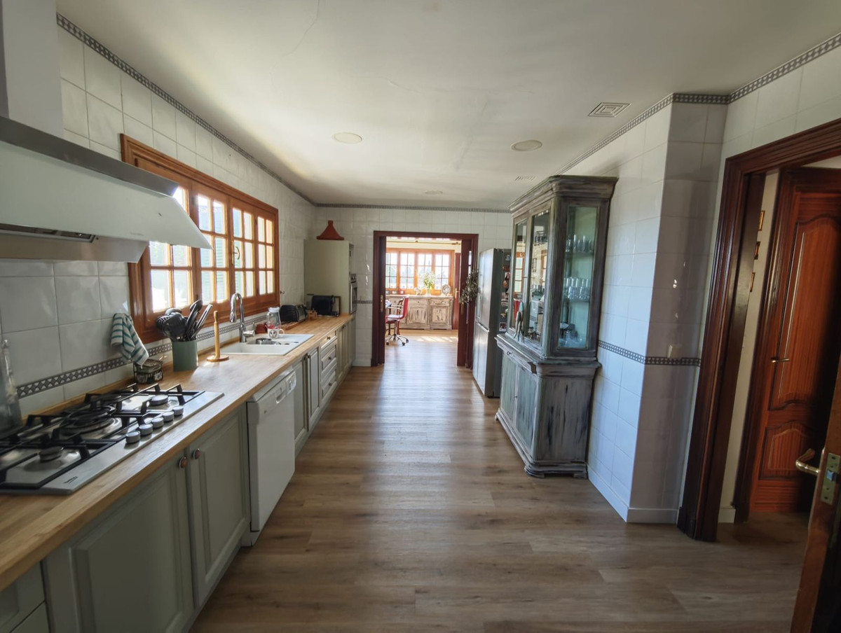 Huis te koop in San Luis de Sabinillas | 4 slaapkamers H5353336