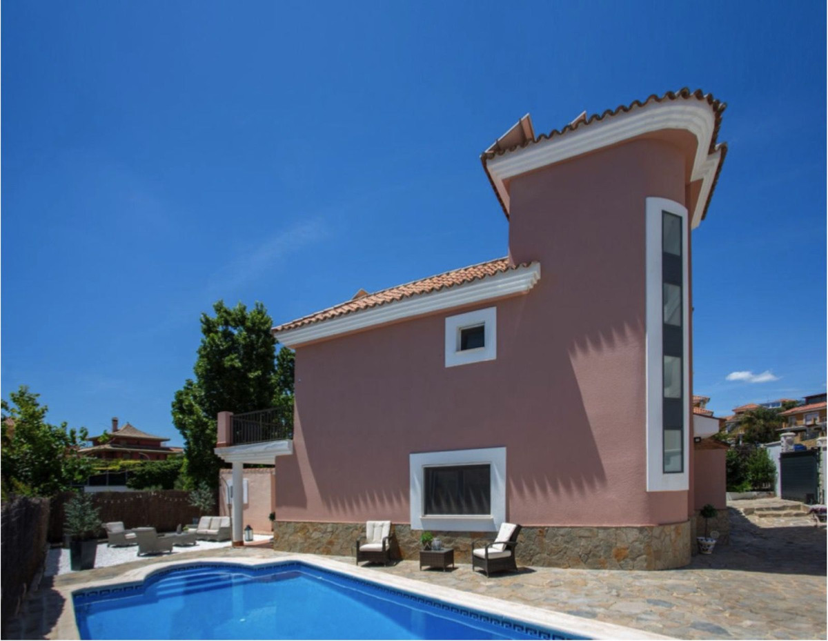 Huis te koop in San Luis de Sabinillas | 4 slaapkamers H5394451
