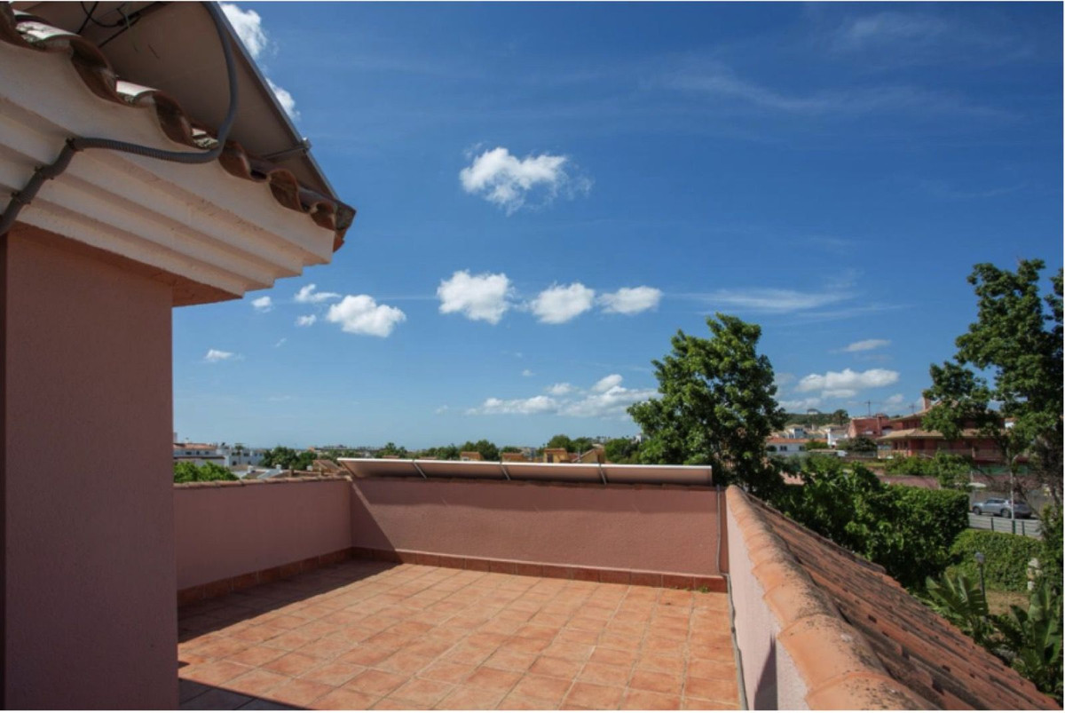 Huis te koop in San Luis de Sabinillas | 4 slaapkamers H5394451