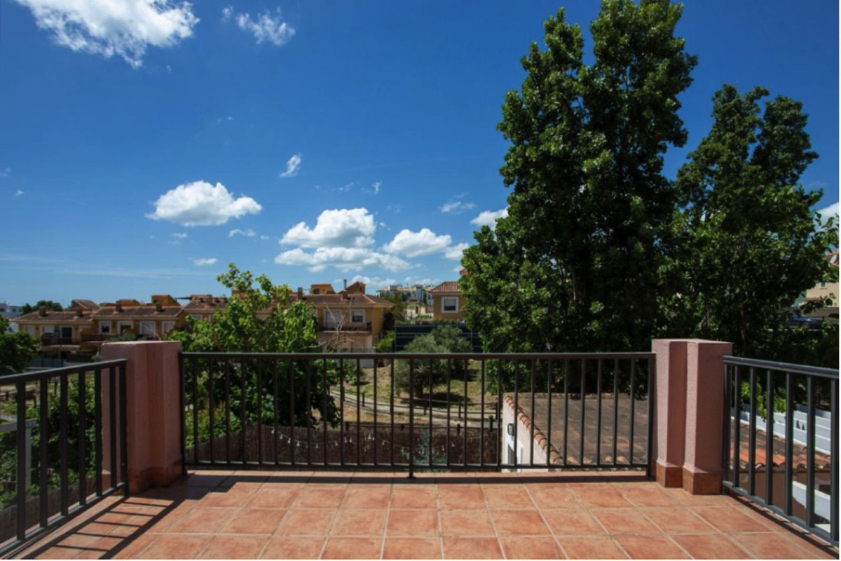 Huis te koop in San Luis de Sabinillas | 4 slaapkamers H5394451